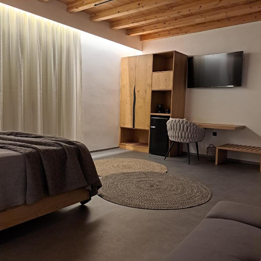 Nisaki Hotel & Elite Suites 에르무폴리 외부 사진