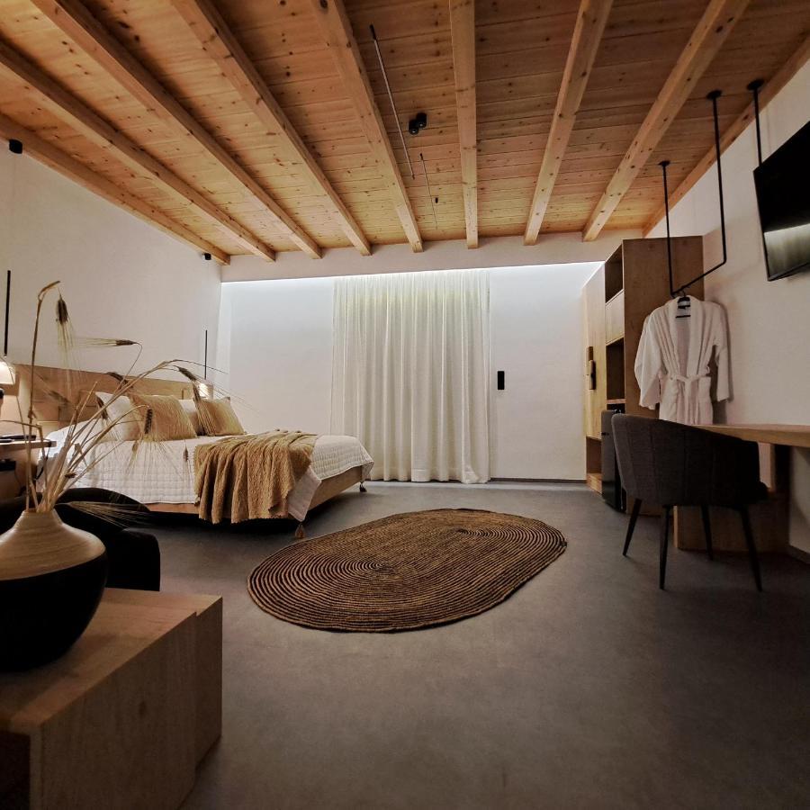 Nisaki Hotel & Elite Suites 에르무폴리 외부 사진