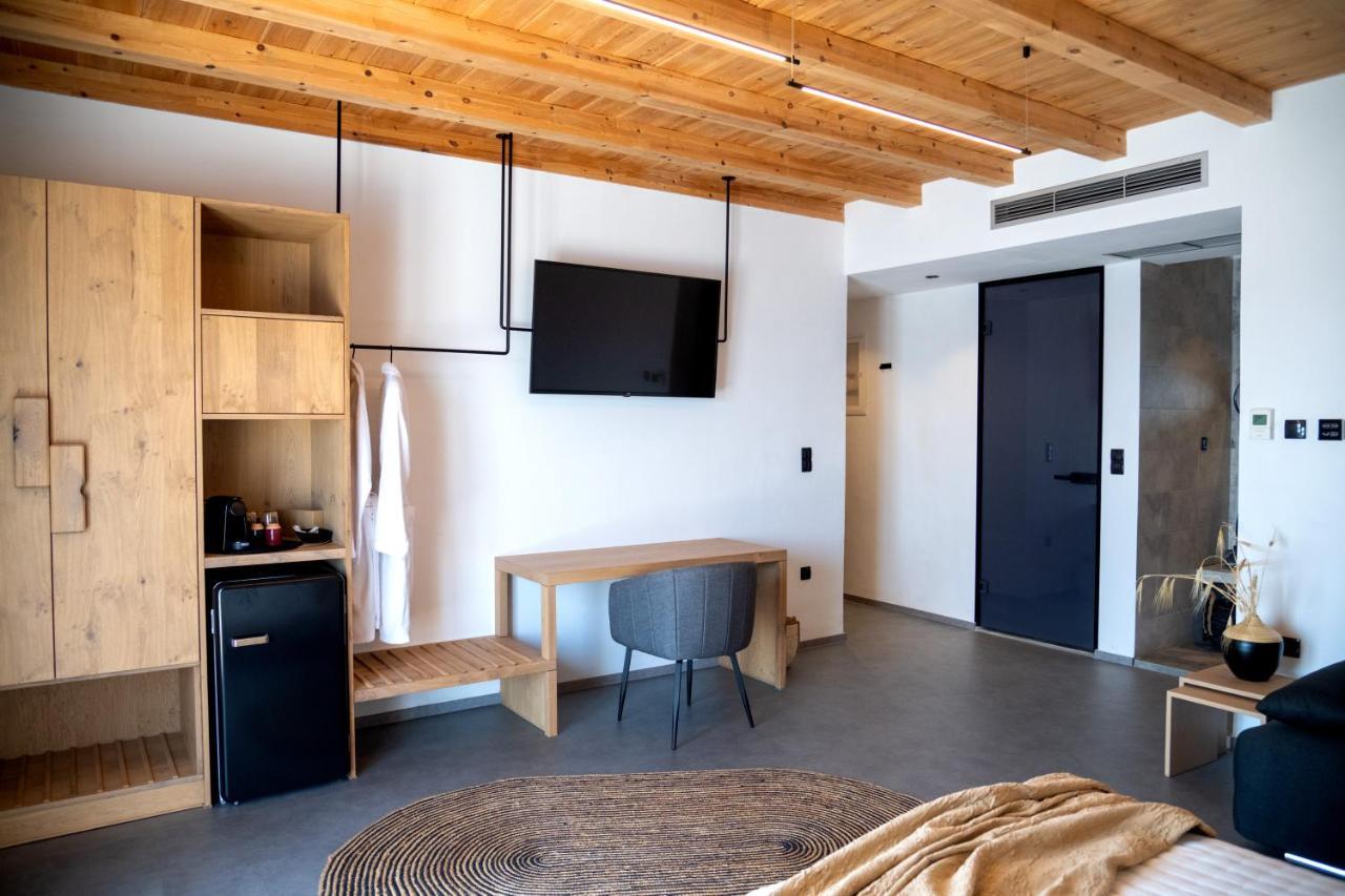 Nisaki Hotel & Elite Suites 에르무폴리 외부 사진