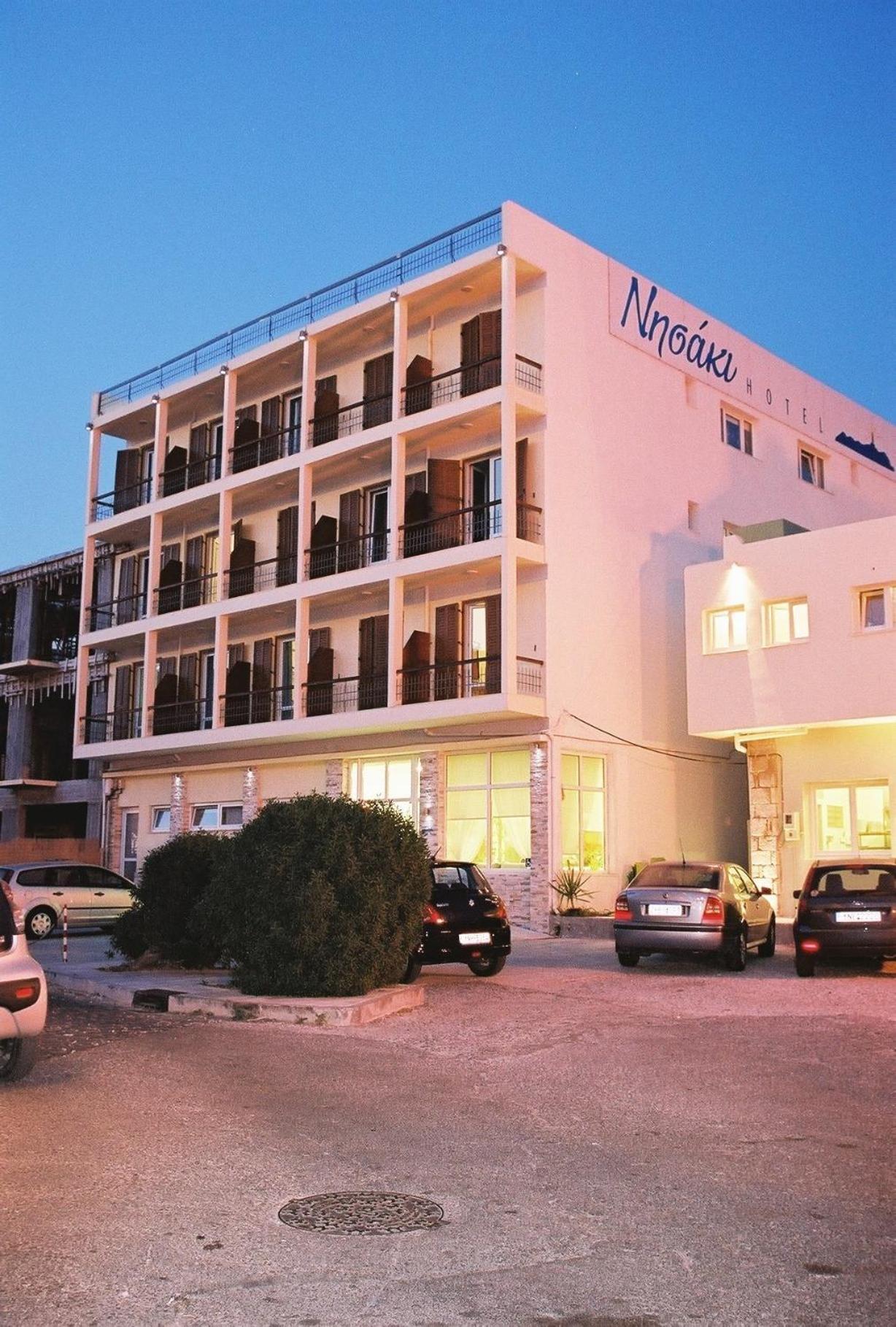 Nisaki Hotel & Elite Suites 에르무폴리 외부 사진