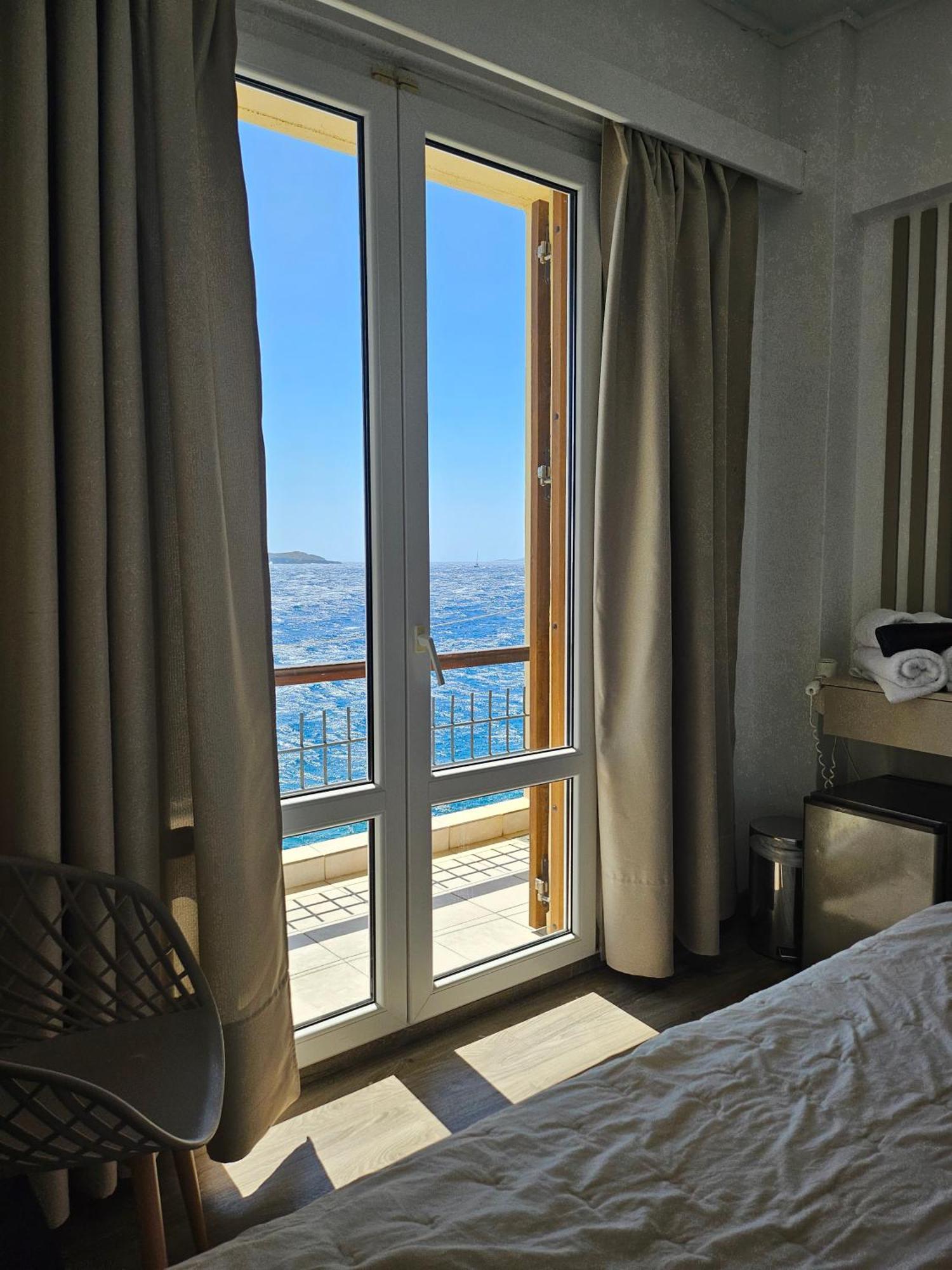 Nisaki Hotel & Elite Suites 에르무폴리 외부 사진