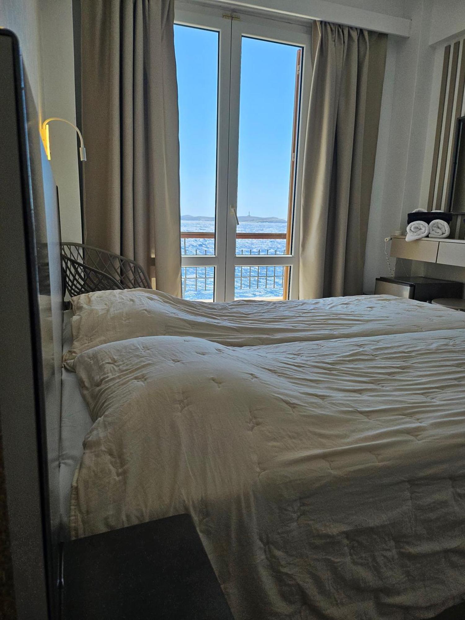 Nisaki Hotel & Elite Suites 에르무폴리 외부 사진