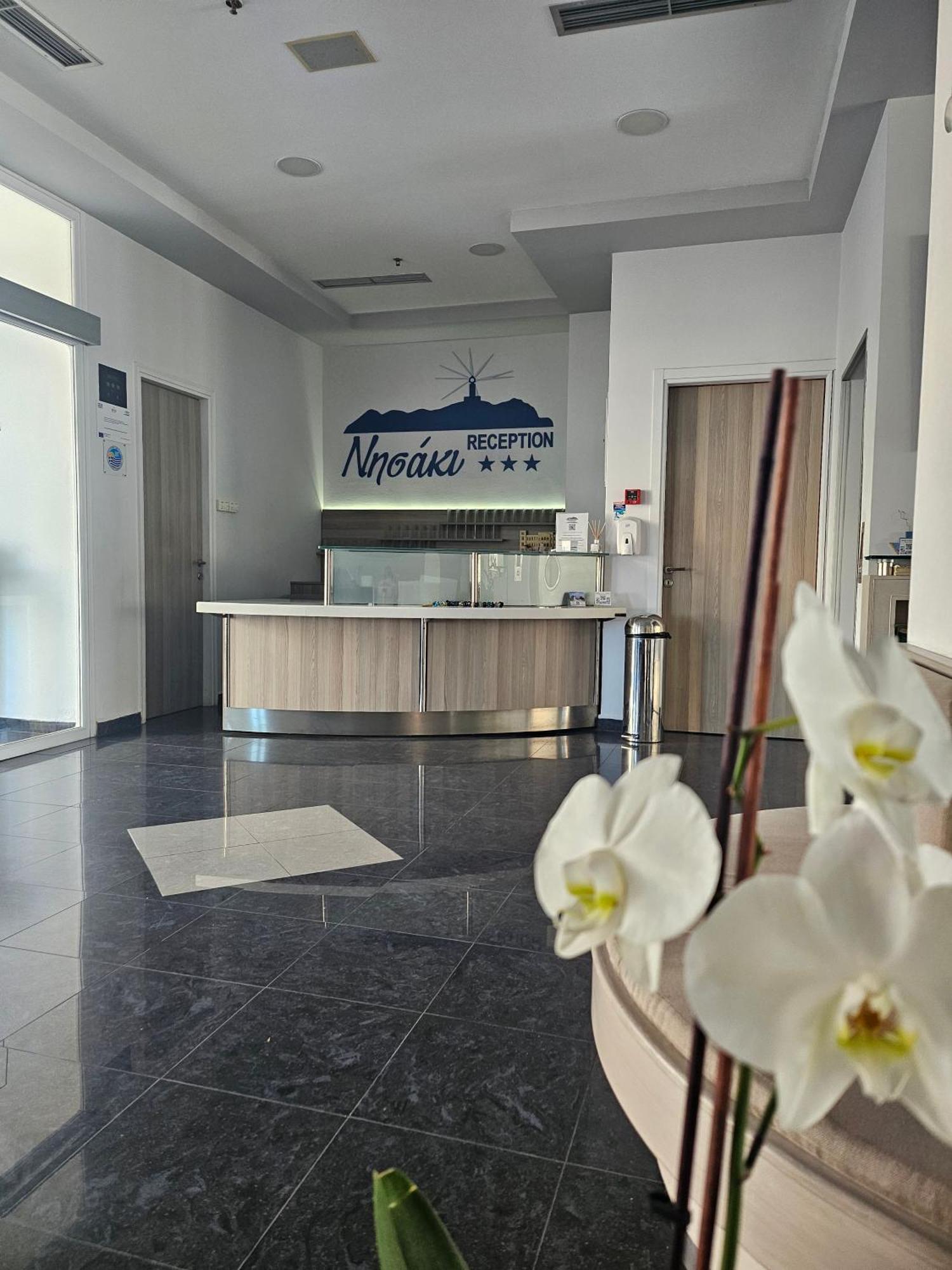 Nisaki Hotel & Elite Suites 에르무폴리 외부 사진