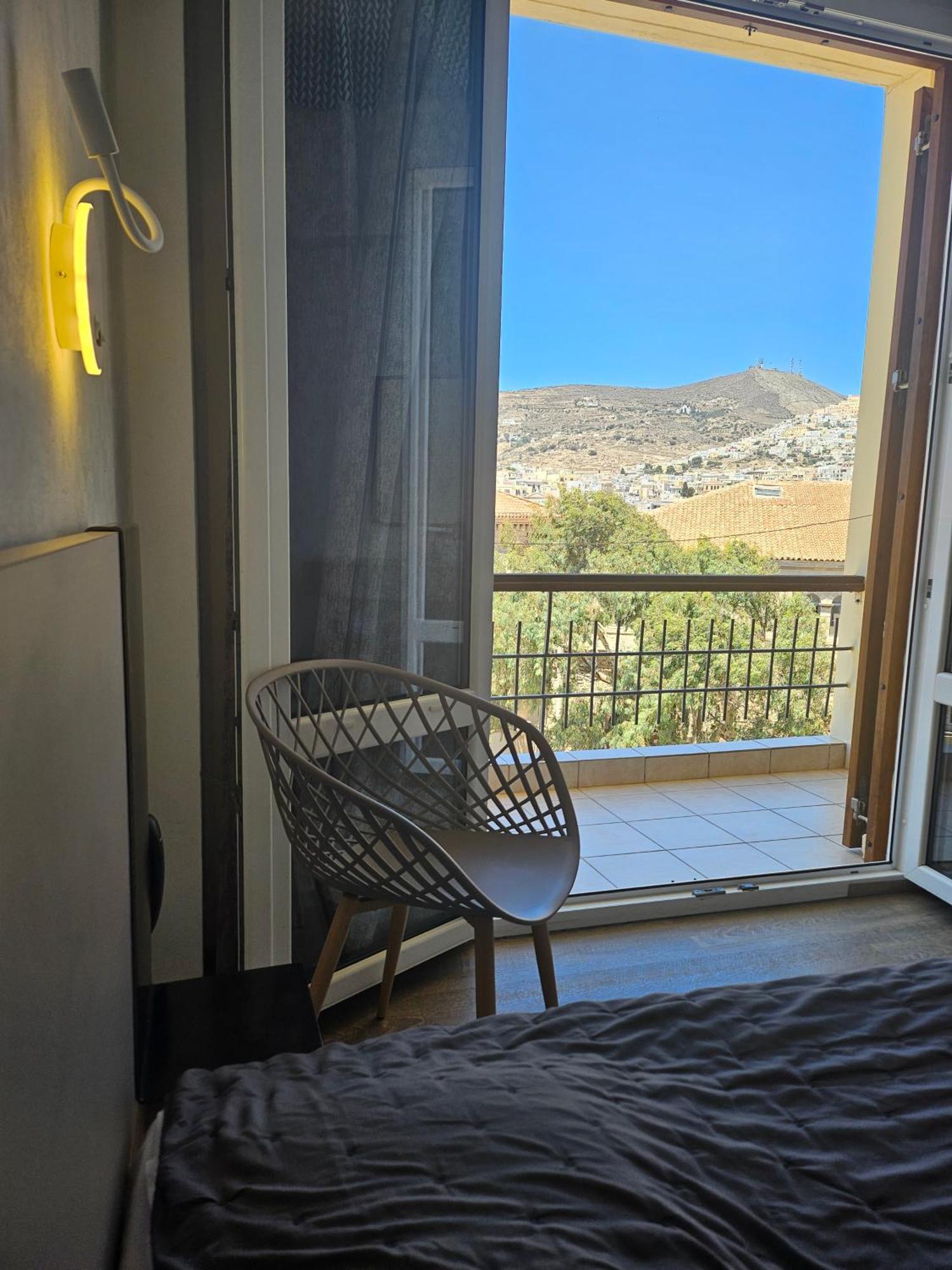 Nisaki Hotel & Elite Suites 에르무폴리 외부 사진