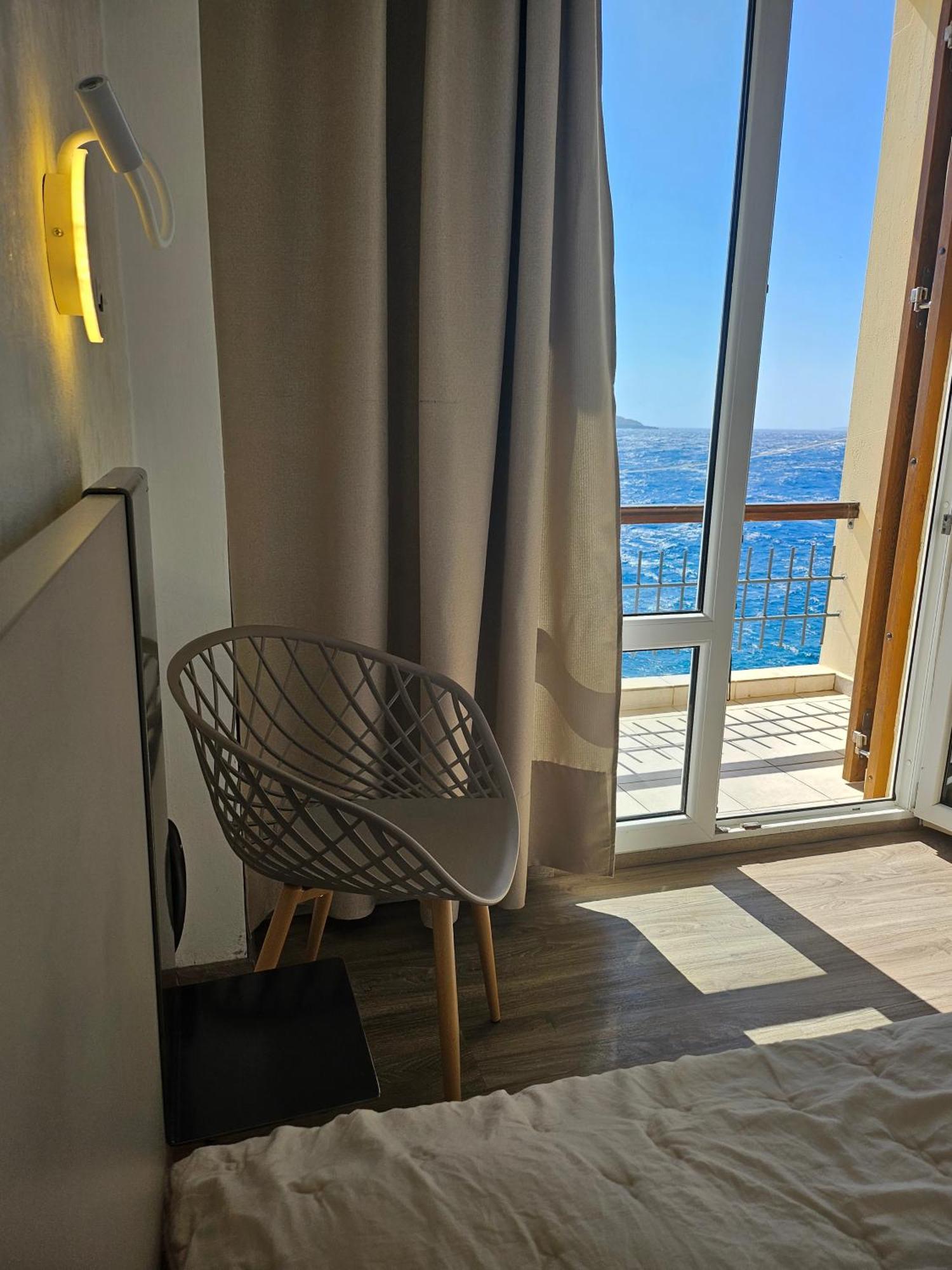 Nisaki Hotel & Elite Suites 에르무폴리 외부 사진