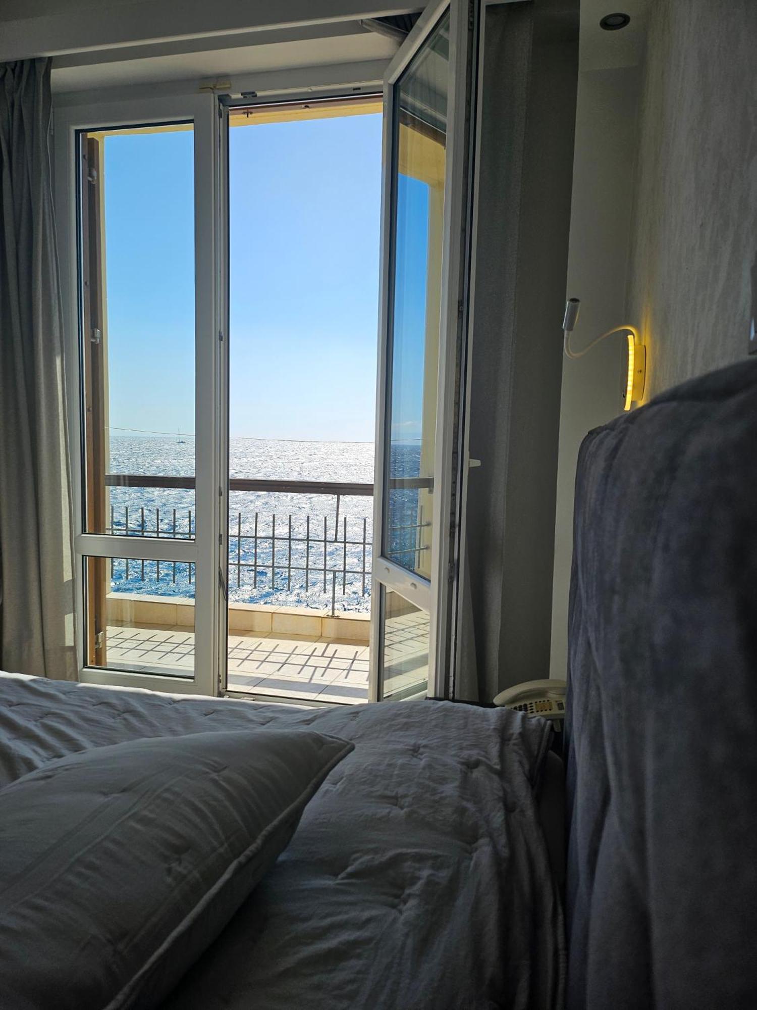 Nisaki Hotel & Elite Suites 에르무폴리 외부 사진
