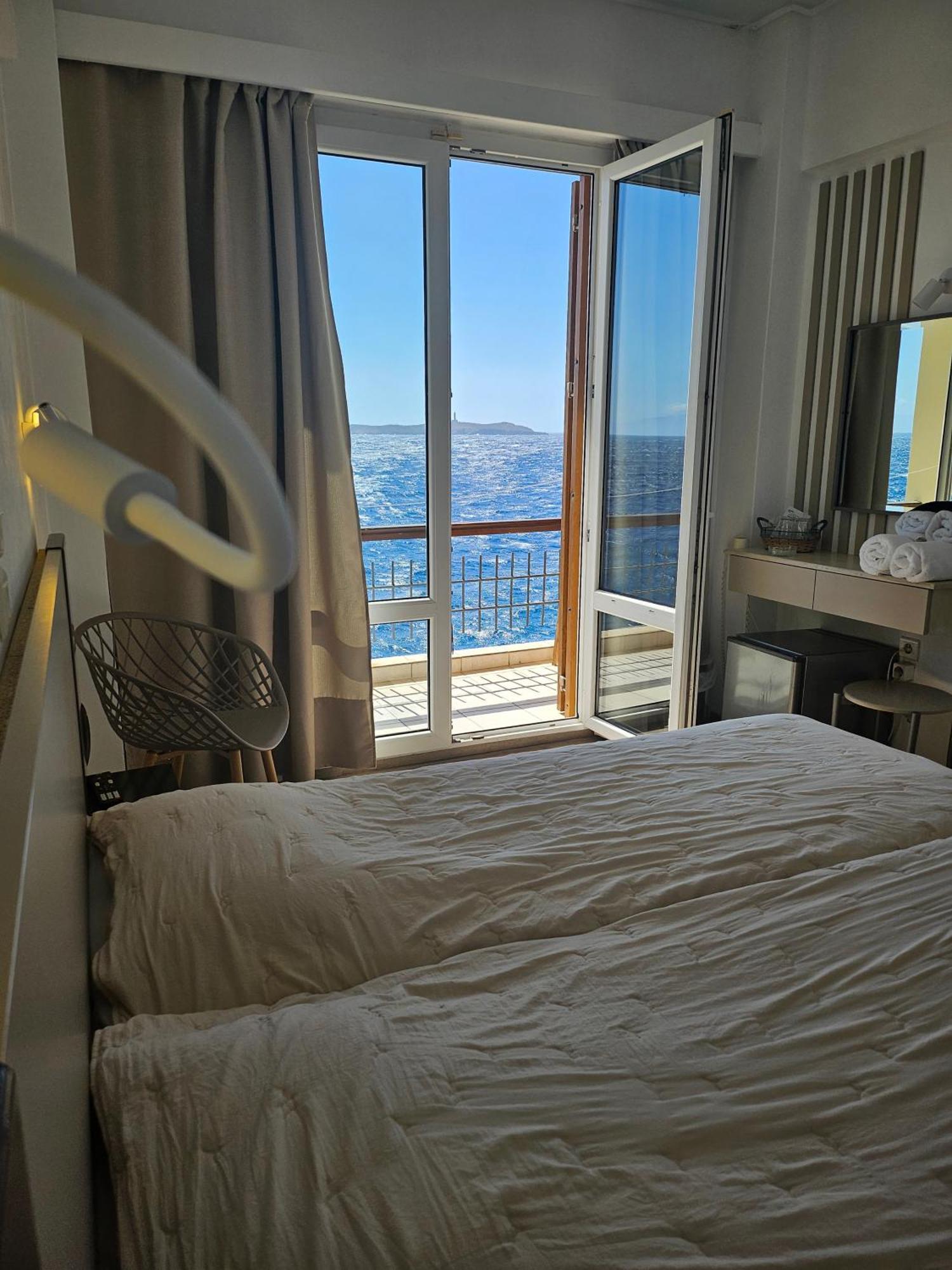 Nisaki Hotel & Elite Suites 에르무폴리 외부 사진